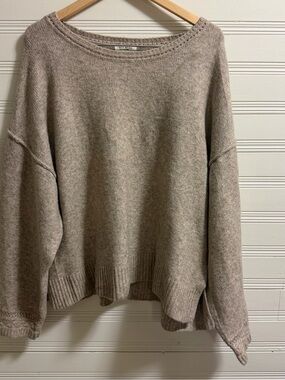 Women’s Beige Oversized Knit Sweater minimalist